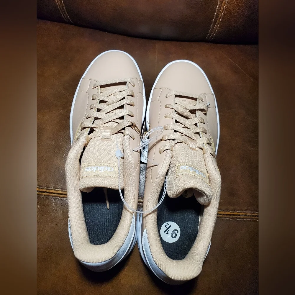 Adidas Urban Court Size 9.5 Men Sneakers